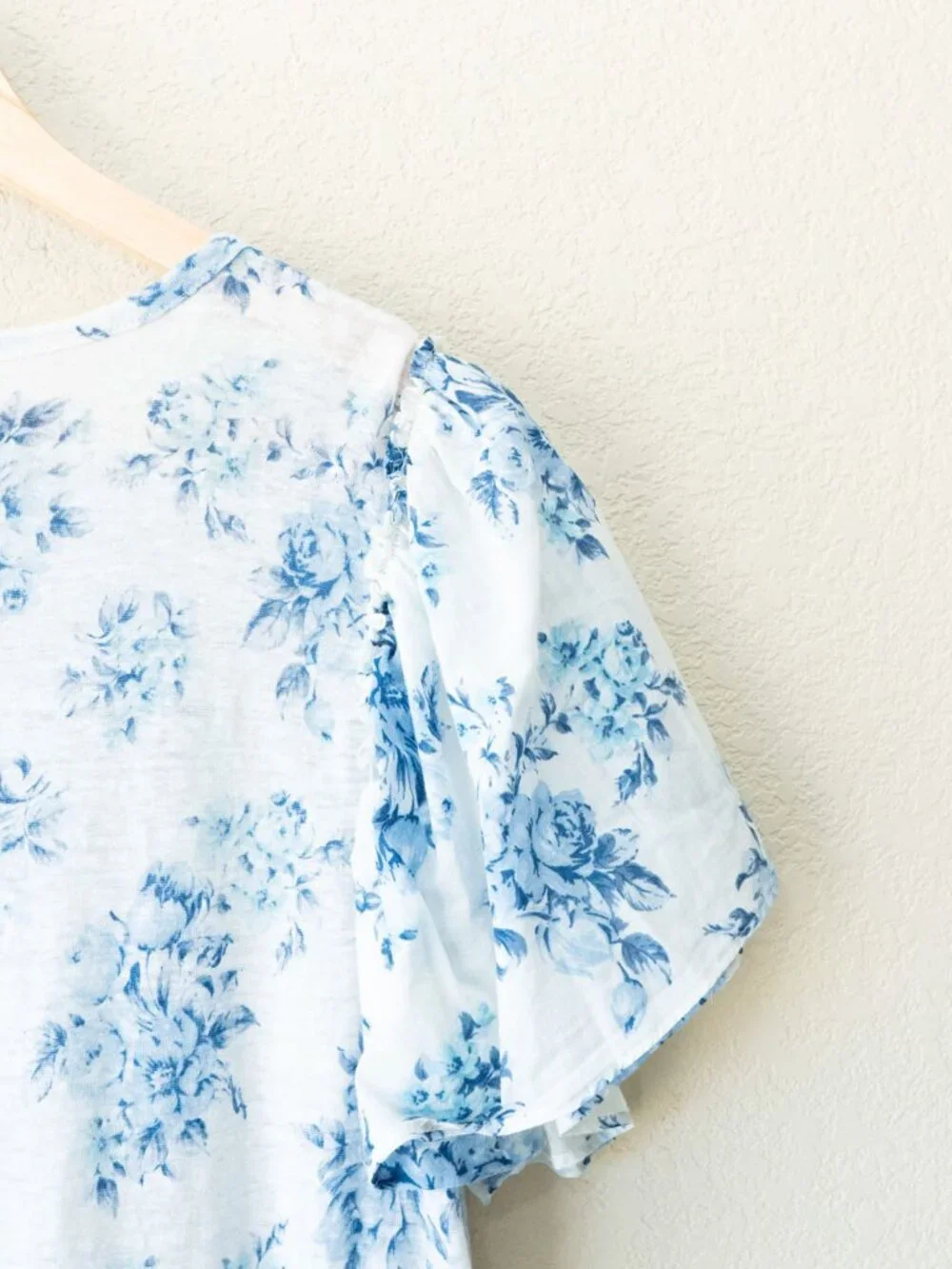 LOFT 100% Linen Blouse Womens L White Blue Floral Puff Sleeve Cottagecore
